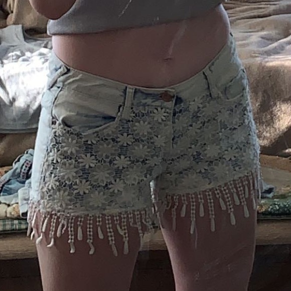 🐠2 for $16 Lace Flower Jean shorts - Picture 4 of 6